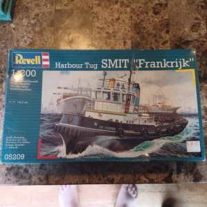 Revell Harbour Tug Smit "Frankrijk" Model